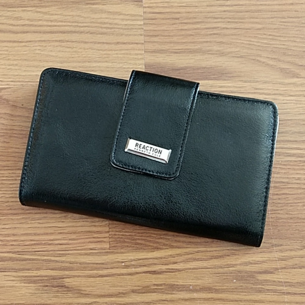 NWOT Kenneth Cole black wallet